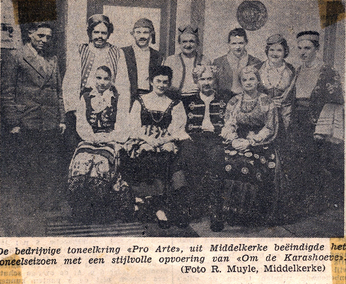 1957 Om de Karashoeve spelers krantenknipsel.JPG