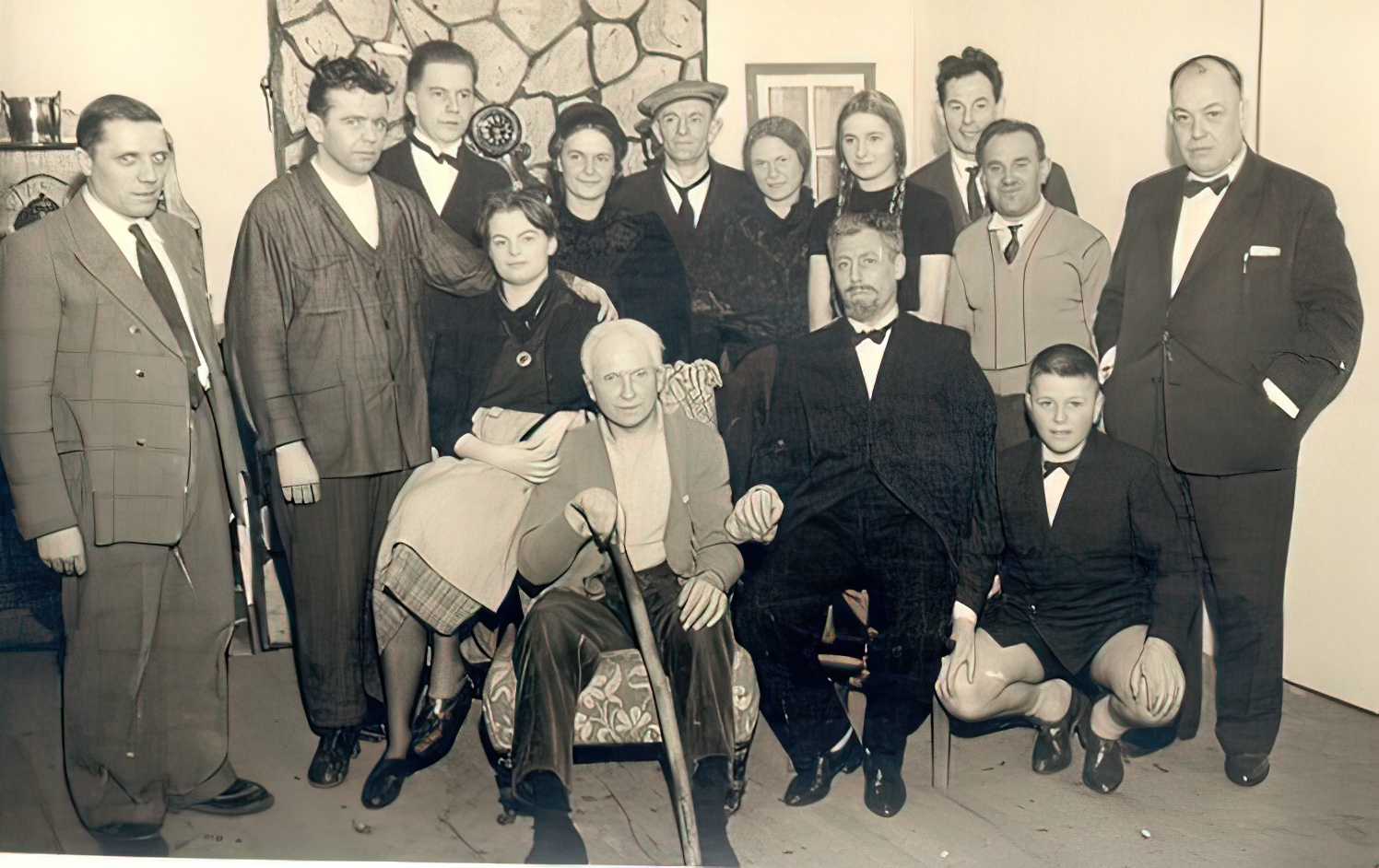 1960 Onder één dak groep.jpg