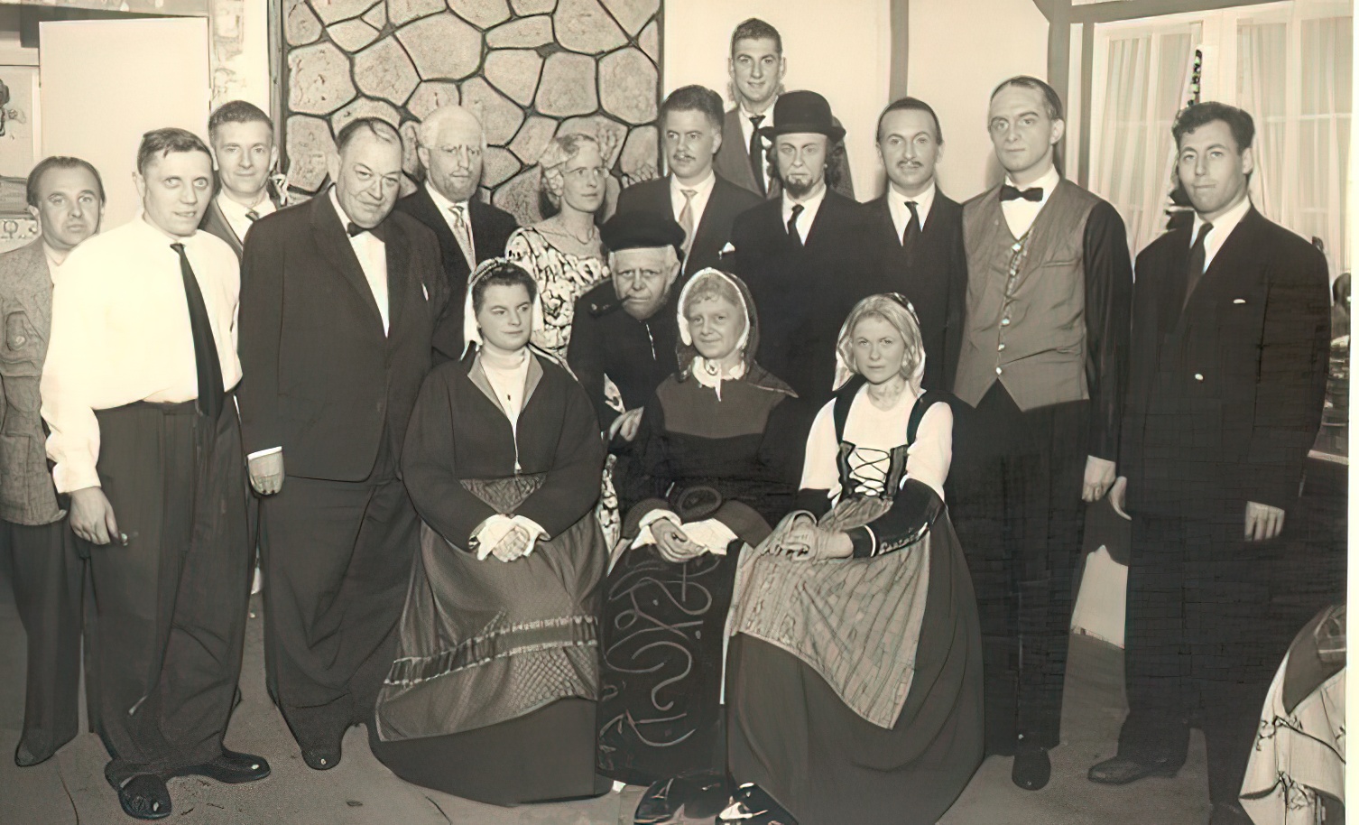 1960 Sloep zonder visser groep.jpg