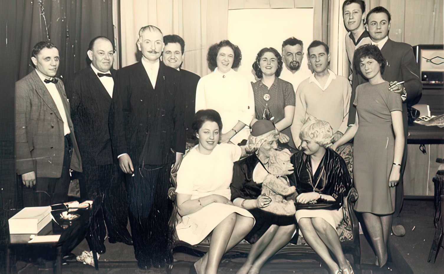 1961 De dwaasheid heeft haar eigen recht groep.jpg
